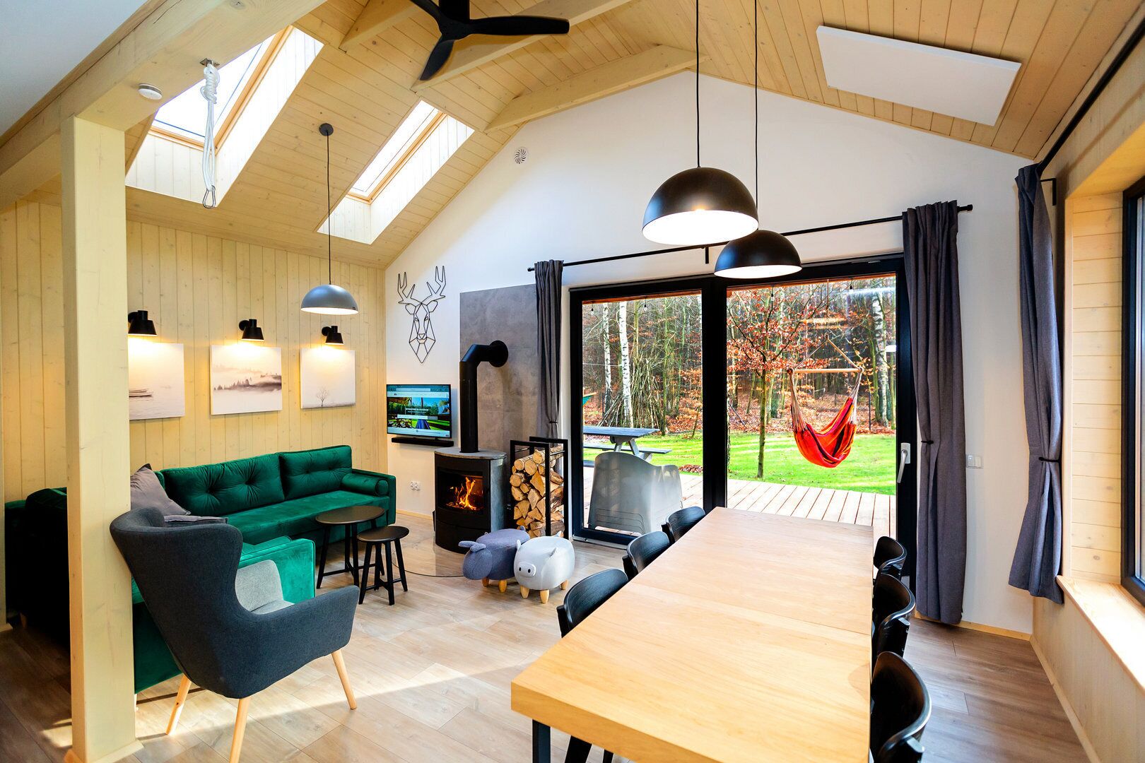 全景聯排別墅 | 客廳 | 智慧型電視