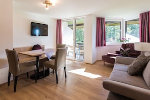 Apartment, 2 Bedrooms (TYP A) | Living room | Flat-screen TV