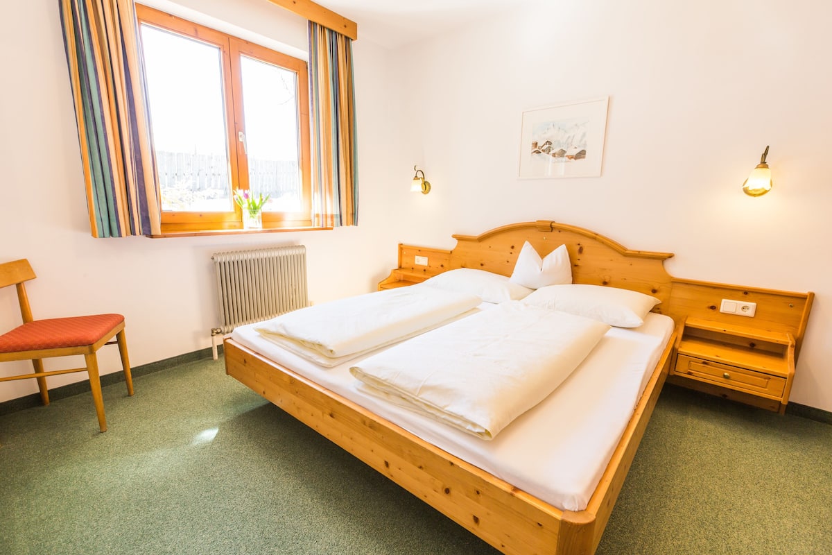 Apartment, 2 Schlafzimmer (TYP B) | 2 Schlafzimmer, kostenloses WLAN, individuell dekoriert
