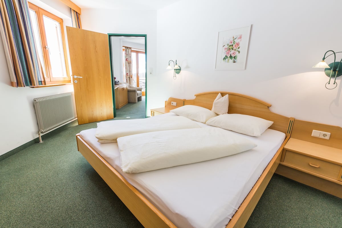 Apartment, 1 Schlafzimmer (TYP C) | 2 Schlafzimmer, kostenloses WLAN, individuell dekoriert