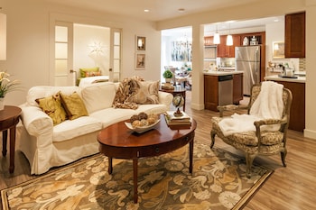 Relaxing Garden Level Suite