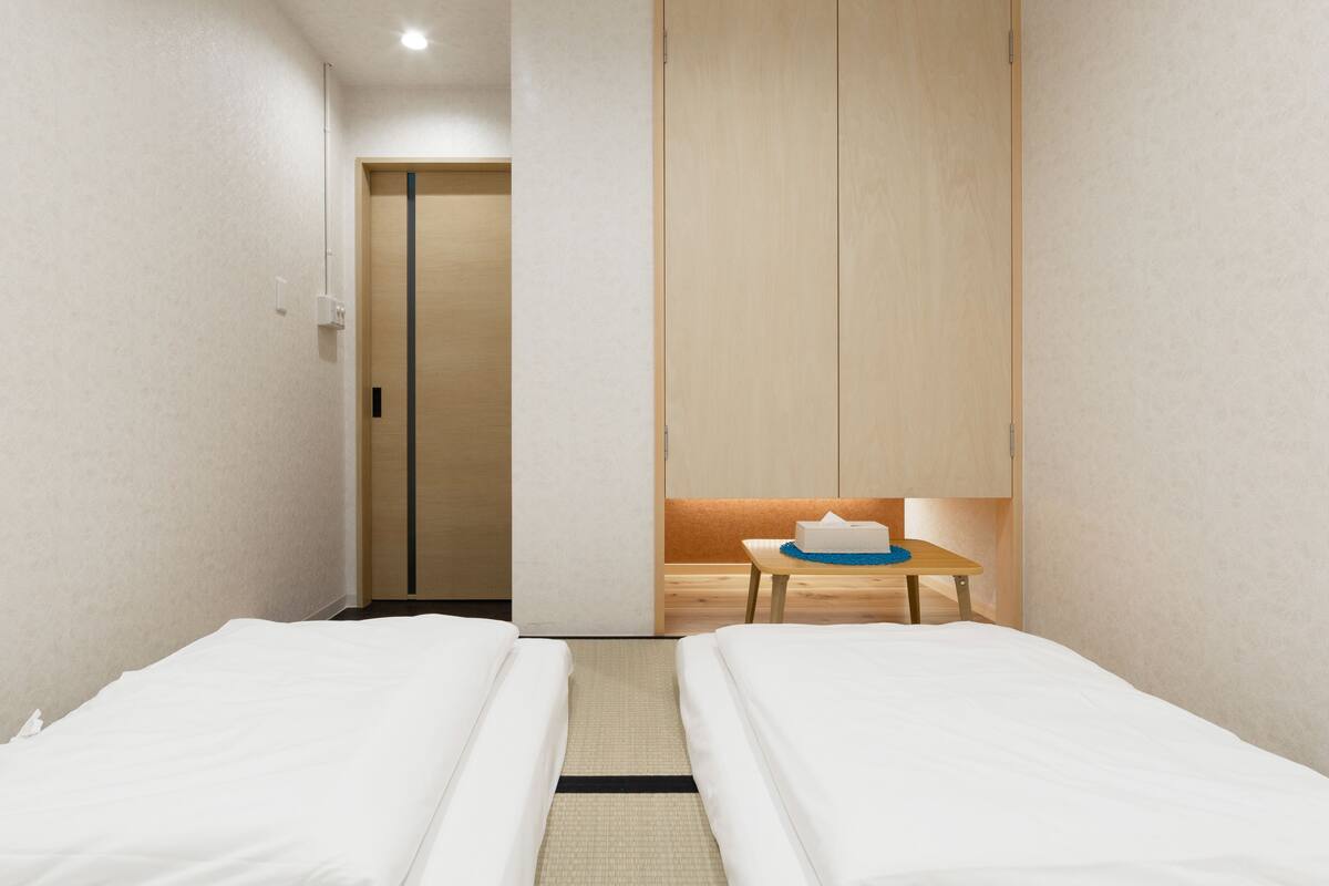 Free WiFi, bed sheets