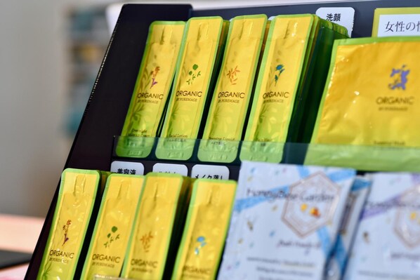 A display of organic facial lotions in yellow packaging. - Hotel Frontier Iwaki (Iwaki)