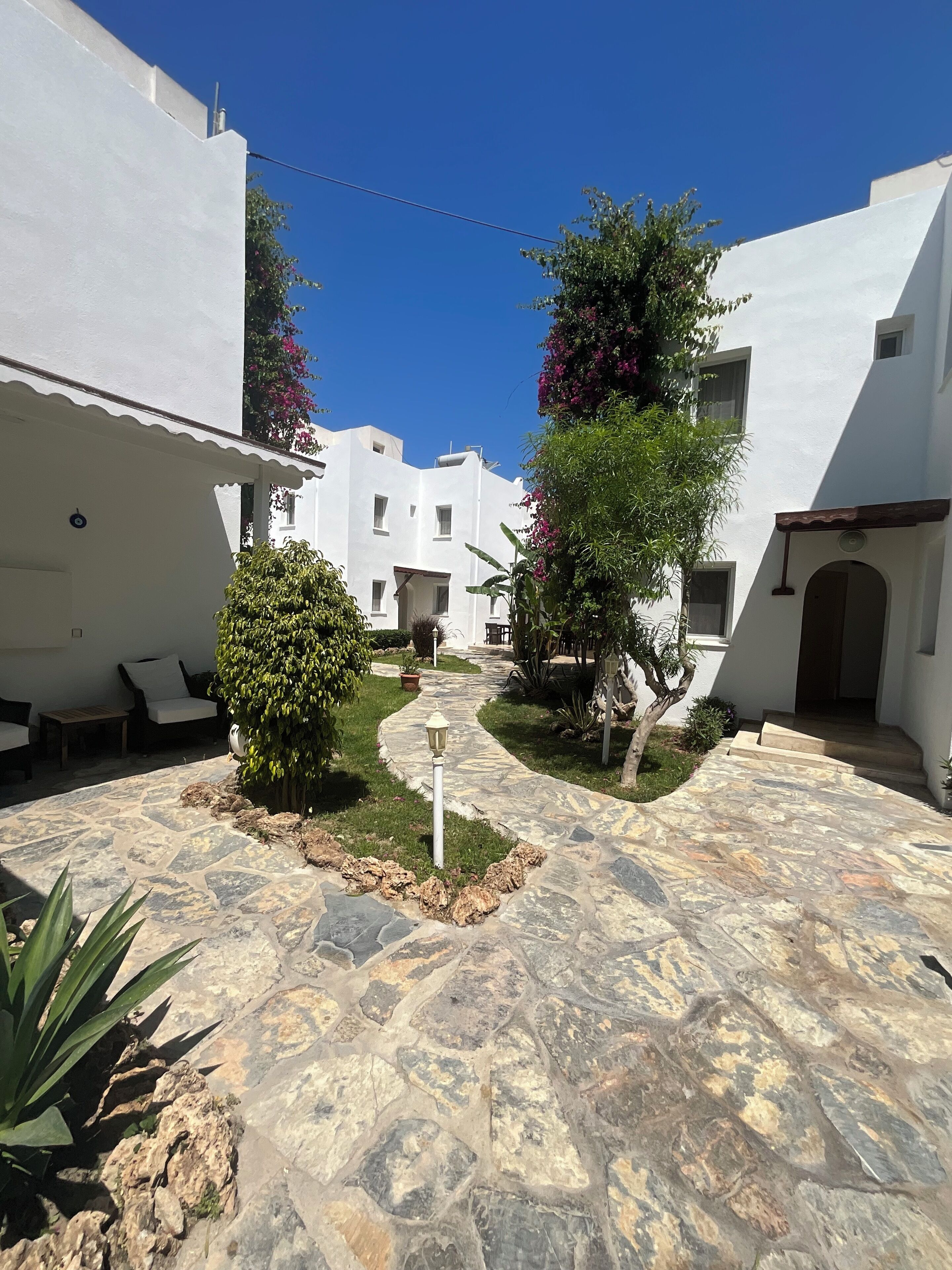 Vista frontal de la propiedad