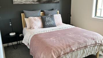 4 chambres, fer et planche à repasser, Wi-Fi, draps fournis