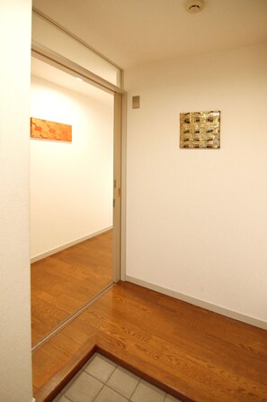 Family Apartment, 3 Bedrooms | 3 bedrooms, desk, blackout drapes, iron/ironing board - Guest room Kamakura Nagomi -Camellia- (Kamakura)