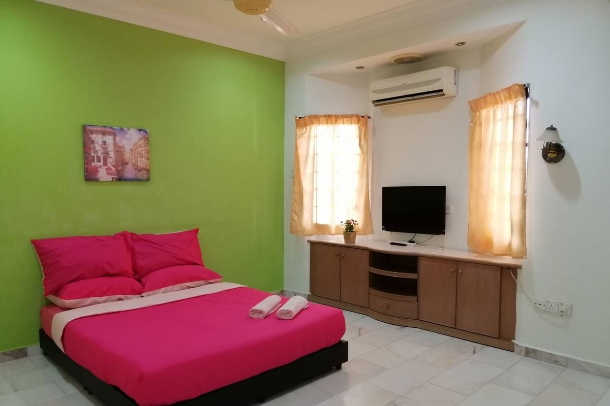 Rumah, 5 kamar tidur | Meja kerja, setrika/meja setrika, dan tempat tidur lipat/tambahan