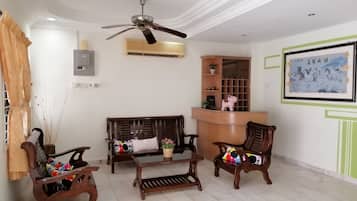 Casa, 5 quartos | Sala de estar