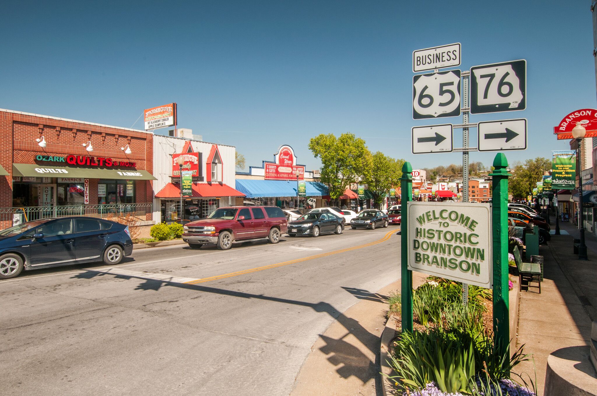 A street view with a sign indicating the direction to Historic Downtown Branson.