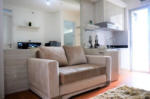 Televisión de pantalla plana de 55 cm con canales por cable 