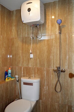 Premium-Apartment, 2 Schlafzimmer | Badezimmer | Dusche, kostenlose Toilettenartikel, Handtücher