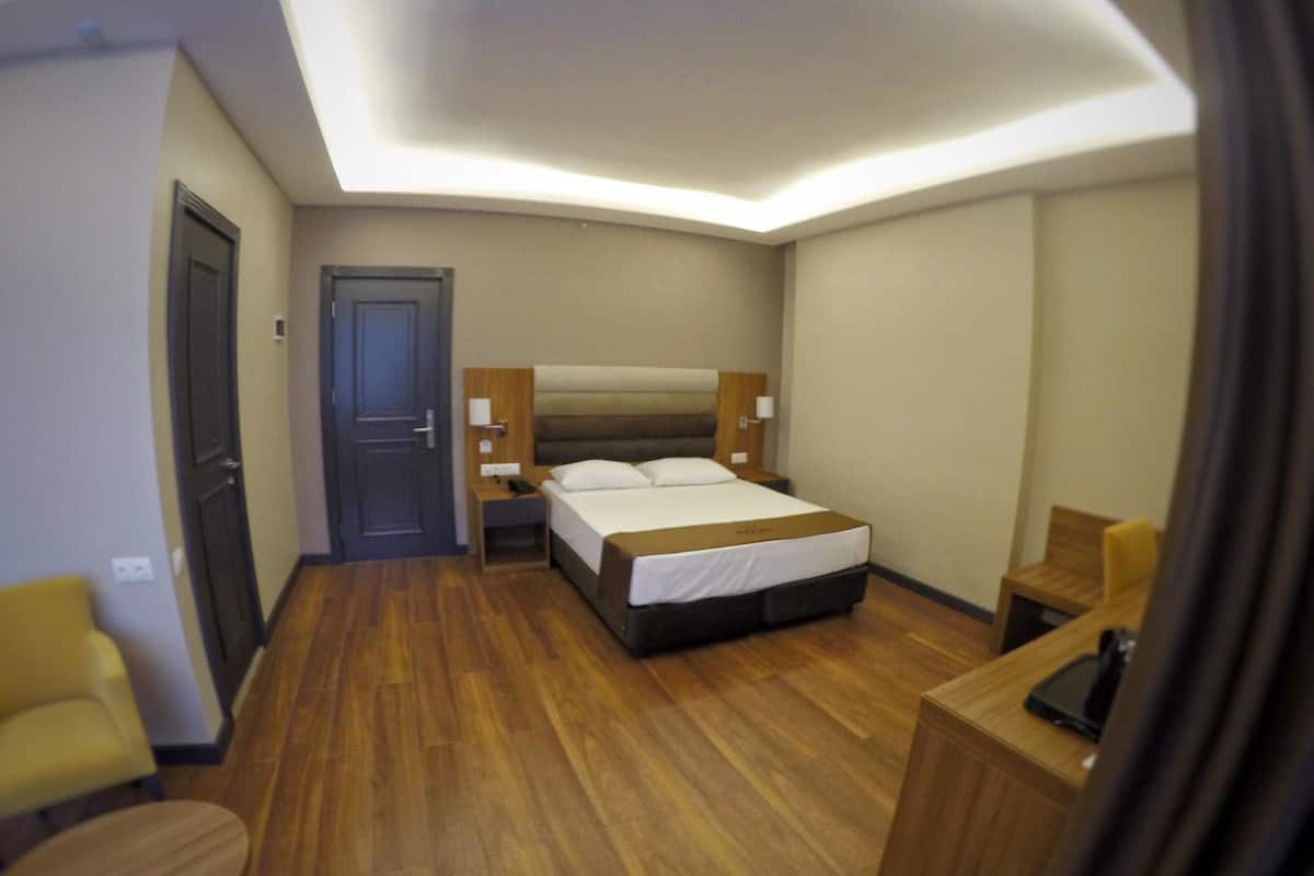 Kamar Double atau Twin Standar, Bebas Asap Rokok, pemandangan gunung | Minibar, meja kerja, setrika/meja setrika, dan Wi-Fi gratis