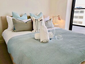 Apartment, 2 Schlafzimmer | 2 Schlafzimmer, schallisolierte Zimmer, Bügeleisen/Bügelbrett