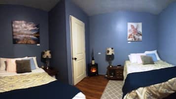4 bedrooms, in-room safe, desk, iron/ironing board