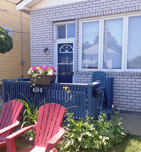 Niagara Falls entire bungalow is minutes away  from all the adventure and fun