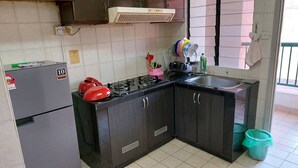 Familieleilighet, flere senger, tilgjengelighetstilpasset, ikke-røyk | Eget kjøkken | Kjøleskap, brødrister, riskoker og kjøkkenutstyr