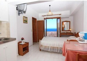 Estudio, vistas al mar | Caja fuerte, cortinas opacas, wifi gratis y ropa de cama