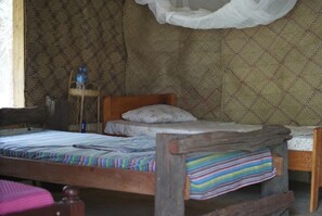 더블룸 또는 트윈룸, 더블침대 1개 또는 싱글침대 2개, 금연 | 책상, 침대 시트