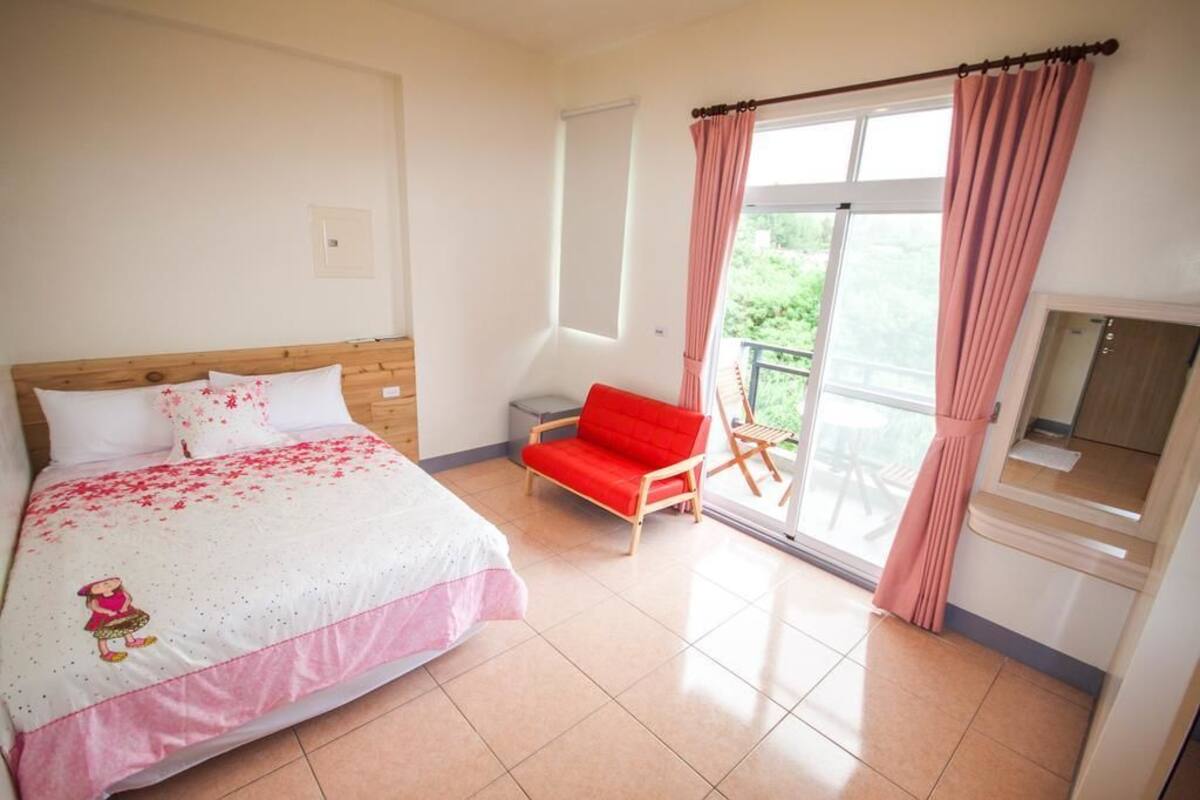 Desk, blackout drapes, WiFi (free), bed sheets