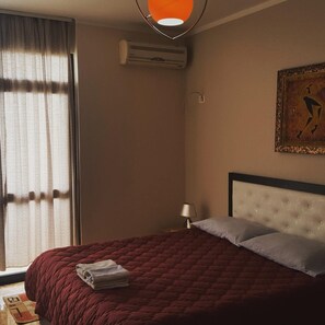 Zimmersafe, Verdunkelungsvorhänge, Bügeleisen/Bügelbrett