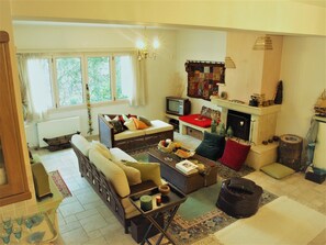 Villa | Living area | TV - Villa Superior Kinethi (Kalavrita)