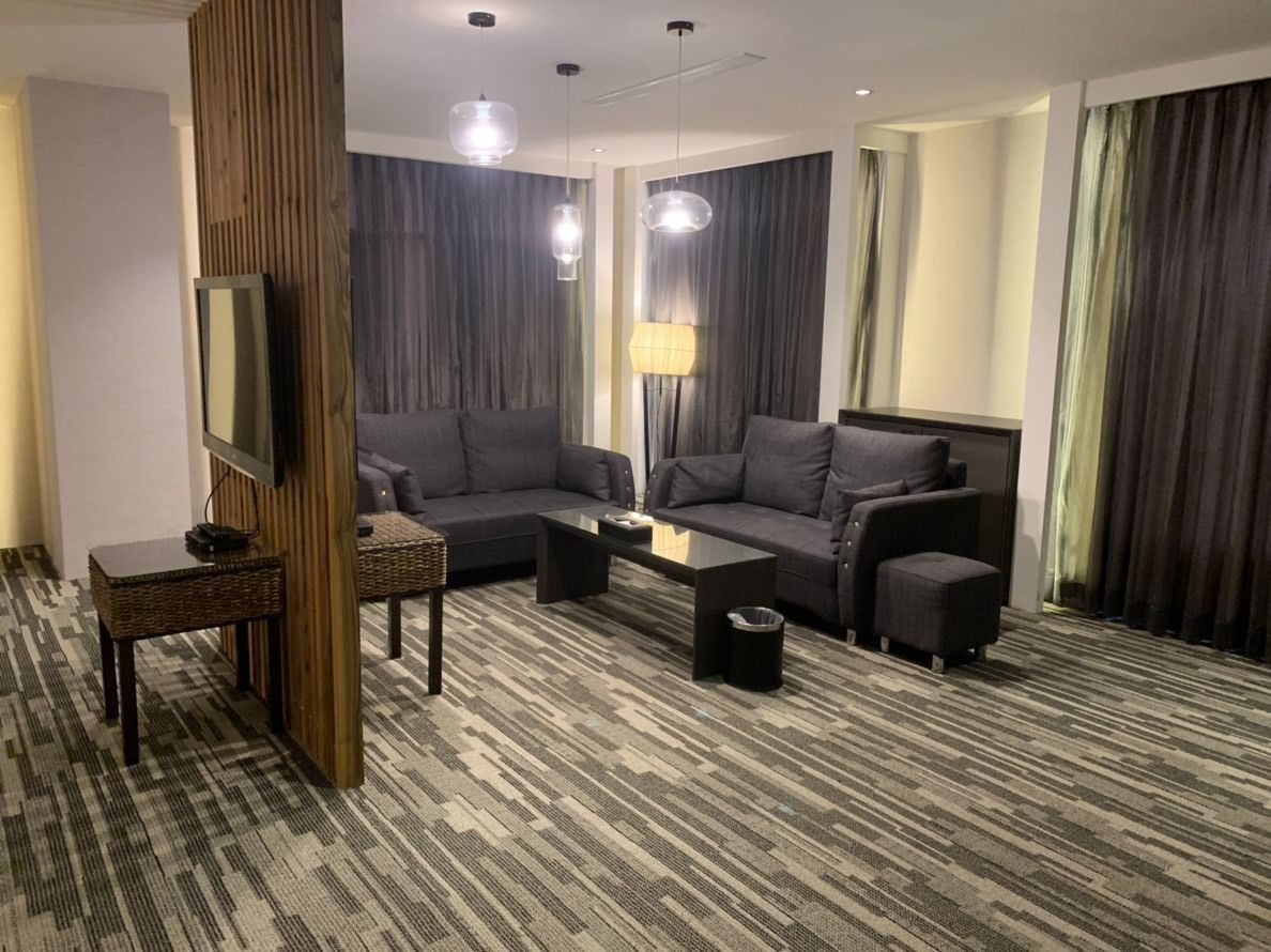 deluxe suite, 1 queen bed, non smoking | desk, blackout curtains, free wifi, bed sheets