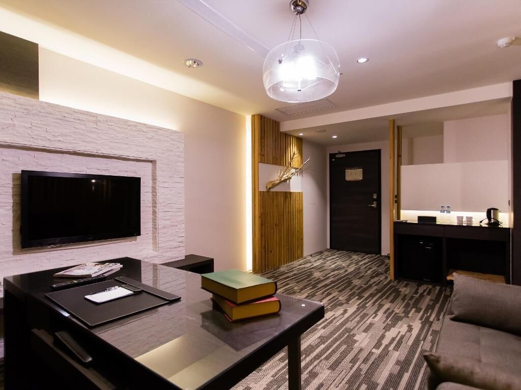 บริเวณนั่งเล่น | ทีวีจอแบน 42 นิ้ว พร้อมช่องเคเบิล, ทีวี, โต๊ะปิงปอง