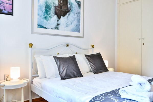 Apartment, 1 Bedroom | 1 bedroom, desk, free WiFi, bed sheets