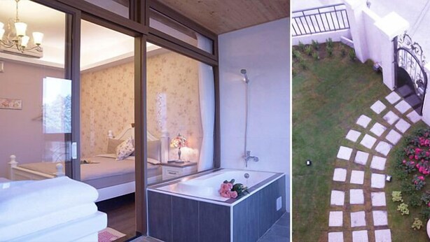 Une salle de bain moderne équipée d’une baignoire, d’une douche et d’un espace de douche séparé par des parois en verre.