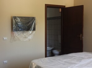 Superior Double Room | Bathroom