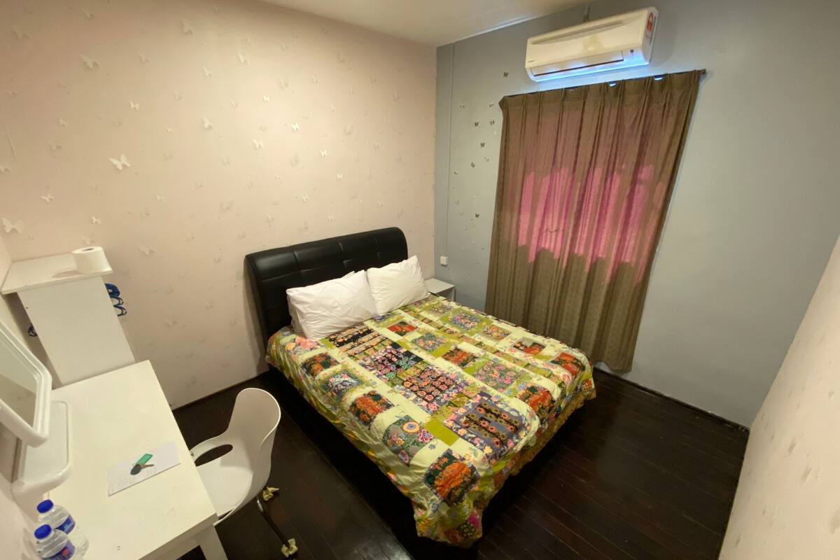 Soundproofing, iron/ironing board, free WiFi