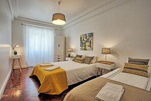 5 bedrooms, iron/ironing board, WiFi, bed sheets