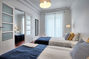5 bedrooms, iron/ironing board, WiFi, bed sheets