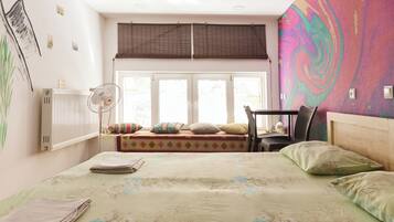 Kahden hengen perushuone, 1 keskisuuri parisänky | Yksilöllisesti sisustettu, yksilöllisesti kalustettu