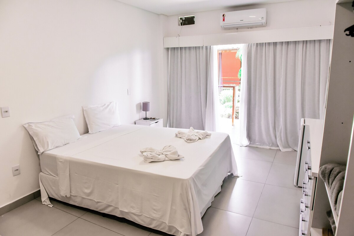 Economy Quadruple Room, Non Smoking | 1 bedroom, minibar, bed sheets