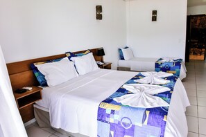 Deluxe Apartment, Non Smoking, Balcony | 1 bedroom, minibar, bed sheets - Hotel Vista Bella (Ilhabela)