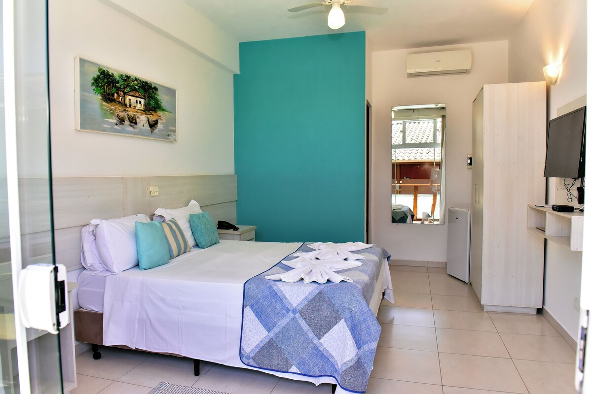 Economy Double Room, Non Smoking | 1 bedroom, minibar, bed sheets