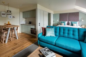 Căn hộ có thiết kế đặc trưng, 1 giường cỡ king, quang cảnh vườn | Bộ đồ giường cao cấp, két bảo mật tại phòng, trang trí khác biệt 