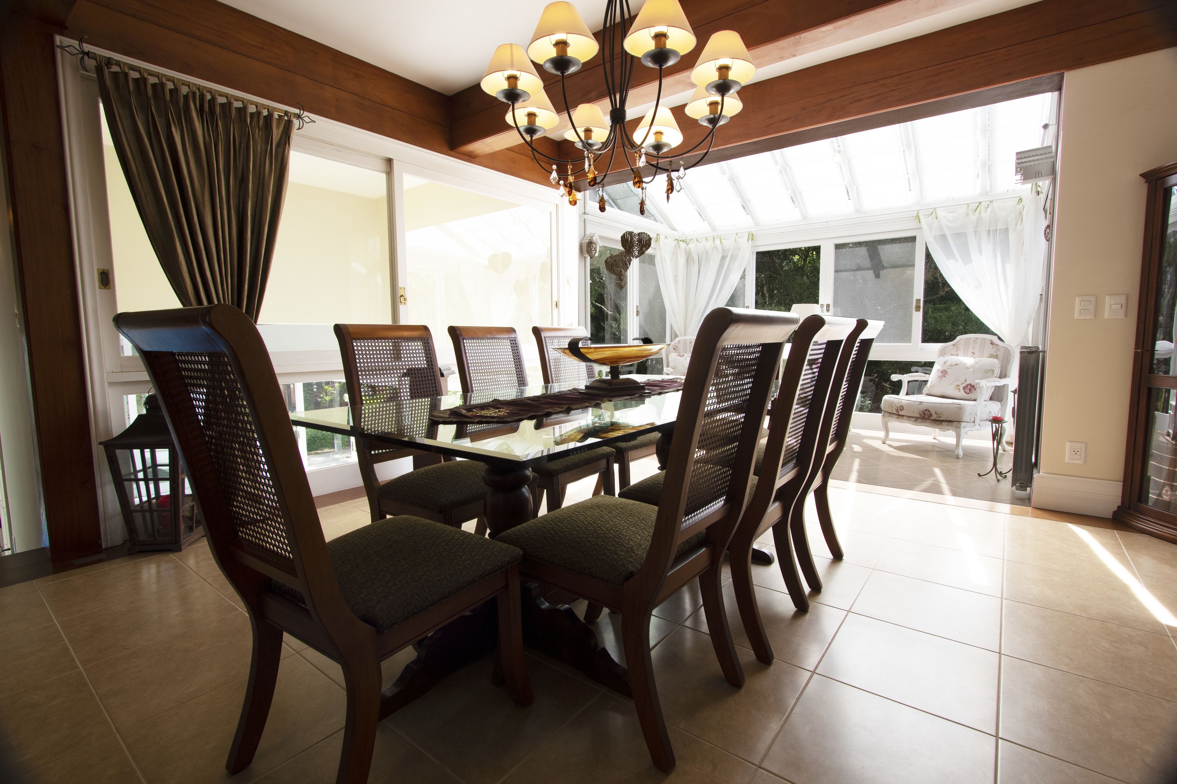 House | In-room dining