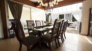 House | In-room dining