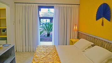 Quarto casal standard | Frigobar, cofres nos quartos, escrivaninha, Wi-Fi de cortesia
