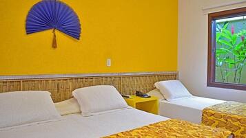 Habitación triple superior | Minibar, caja fuerte, escritorio y wifi gratis