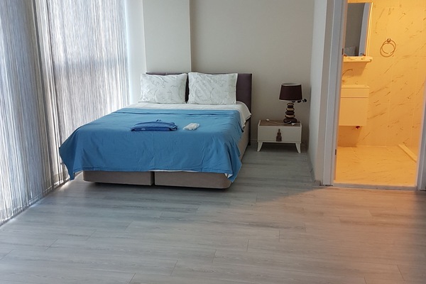 Deluxe Apartment | Living area | LCD TV