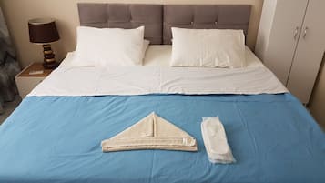 Quarto luxo | Frigobar, quartos à prova de som, Wi-Fi de cortesia, roupa de cama