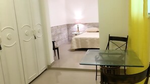 Appartamento, 4 camere da letto | 4 camere, ferro/asse da stiro, Wi-Fi gratuito, lenzuola