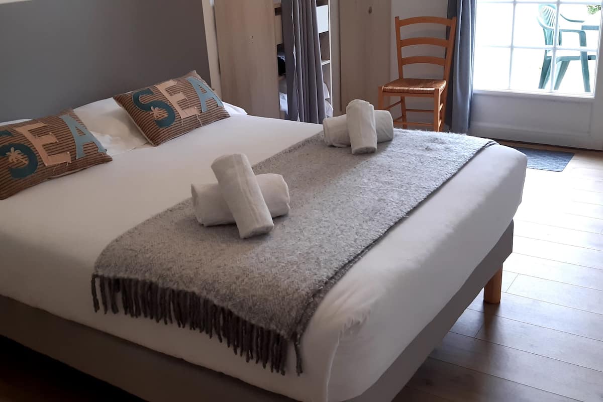 double room | premium bedding, individually decorated, individually furnished