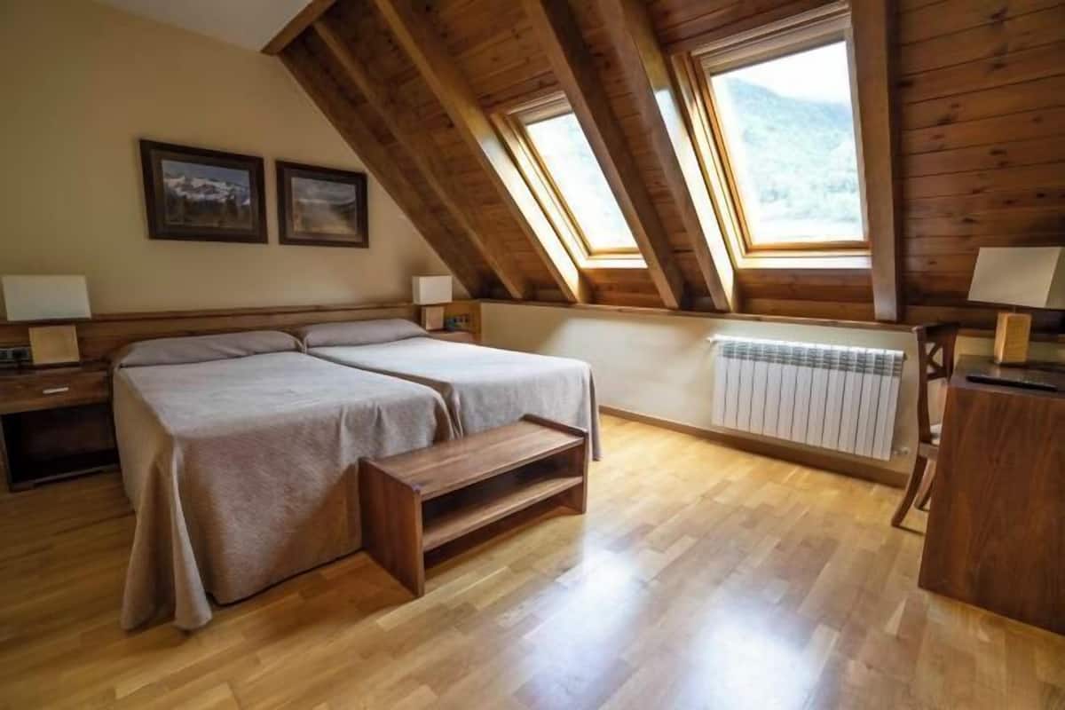 1 chambre, coffres-forts dans les chambres, bureau, rideaux occultants