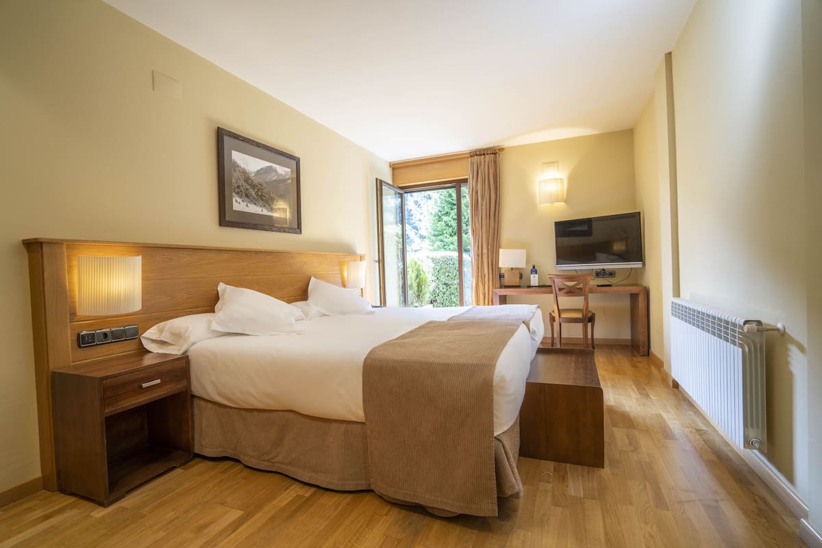 Superior Room | 1 bedroom, in-room safe, desk, blackout curtains