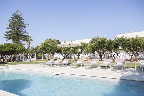 Seasonal outdoor pool, open 8:00 AM to 7:30 PM, pool umbrellas