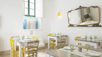 Daily continental breakfast (EUR 30 per person)